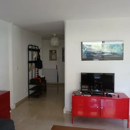 Eden Apartment *